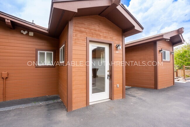 Building Photo - 310 Moulton Ln