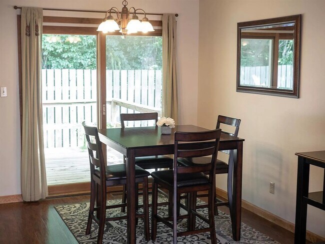 Foto del edificio - First month's rent FREE!  Three Bedroom Two Bathroom Home