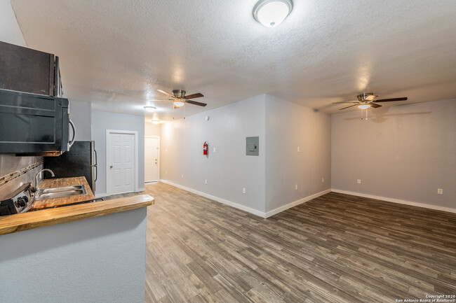 Building Photo - 2305 Pinn Rd
