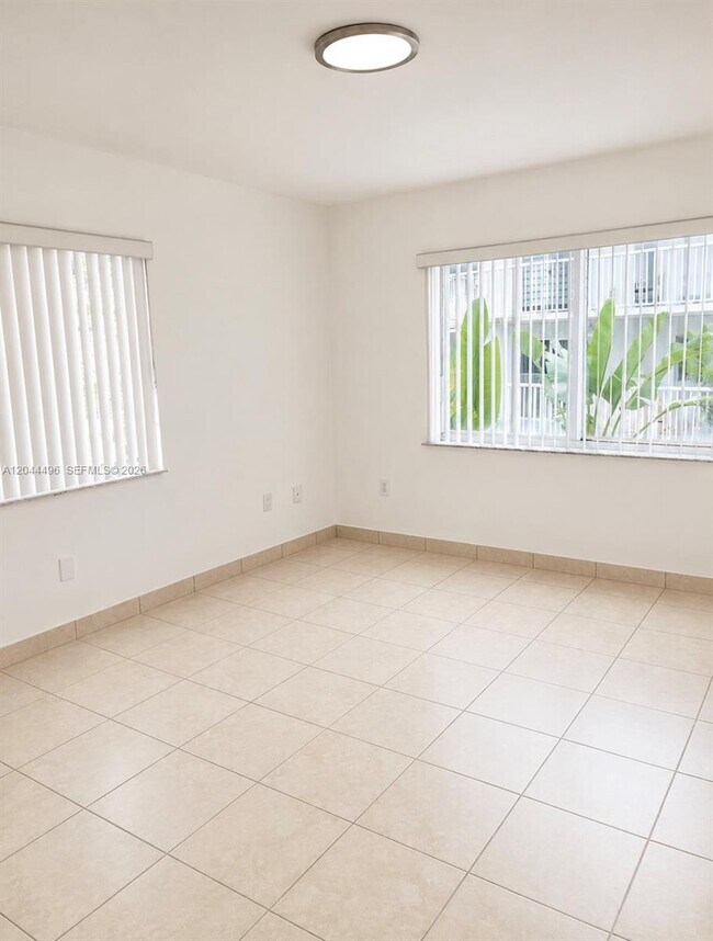 Foto del edificio - 16851 NE 35th Ave