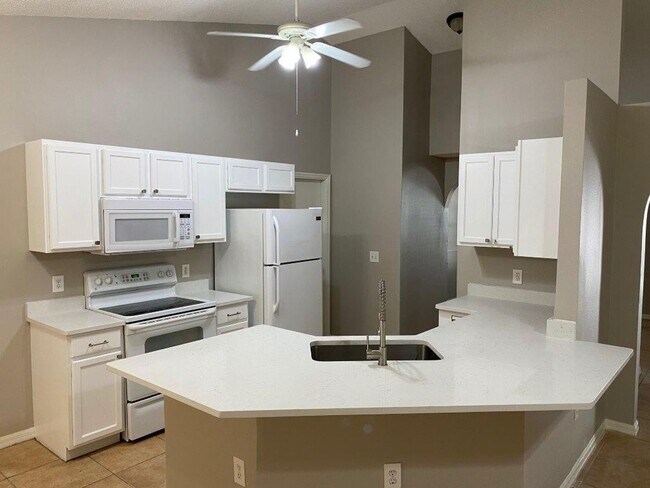 Foto del edificio - 1123 Breezy Knoll St