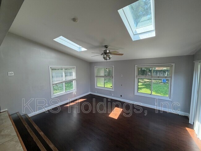 Foto del edificio - 4508 Regent Dr