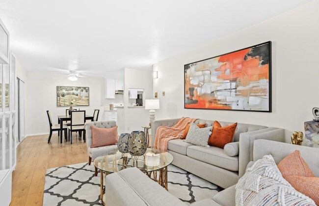 Foto del edificio - 1351 N Orange Dr