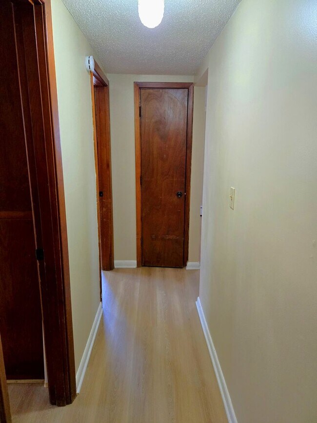 Foto del edificio - 223 E 2nd St