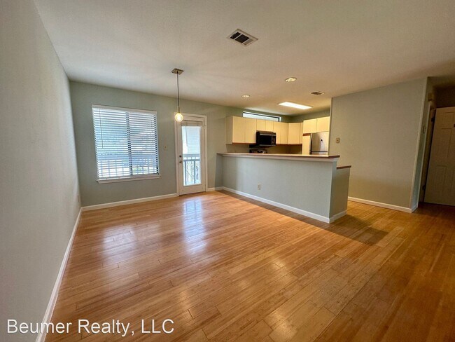 Building Photo - 2 br, 2.5 bath House - 13410 Valerie Dr