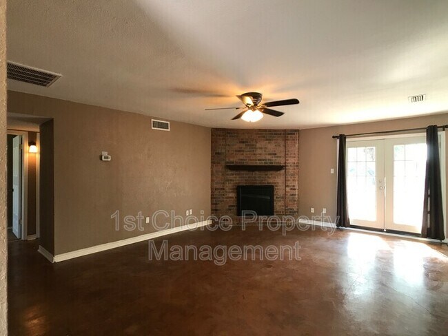 Foto del edificio - 5204 Dunson Dr