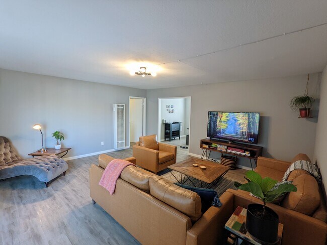 Foto del edificio - 1634 W 104th St