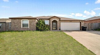 Building Photo - 4400 Lloyd Dr