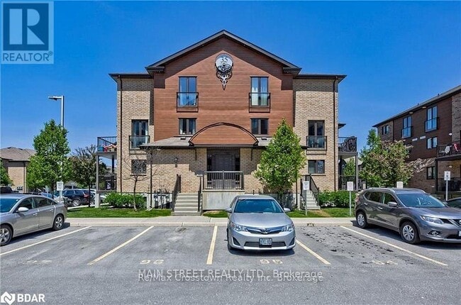 Building Photo - 35-35 Madelaine Dr