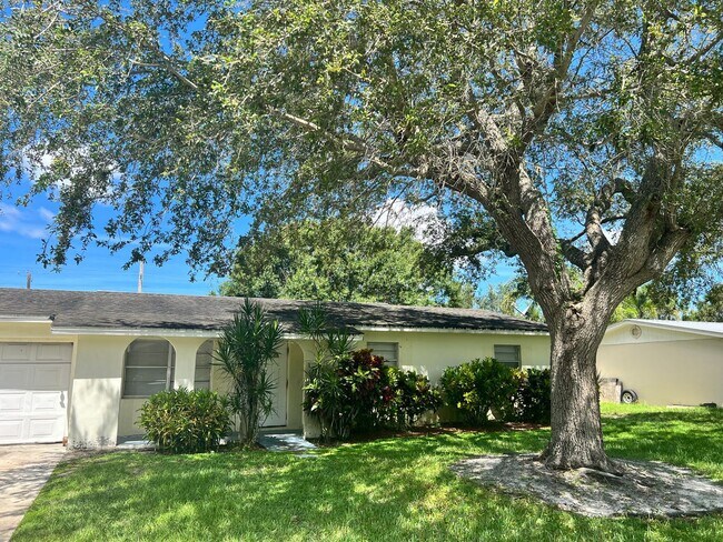 Foto del edificio - 3 BEDROOM, 2 BATH HOME IN THE HEART FORT P...