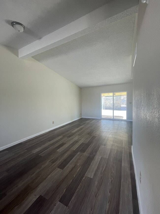 Building Photo - 864 Barandal Dr