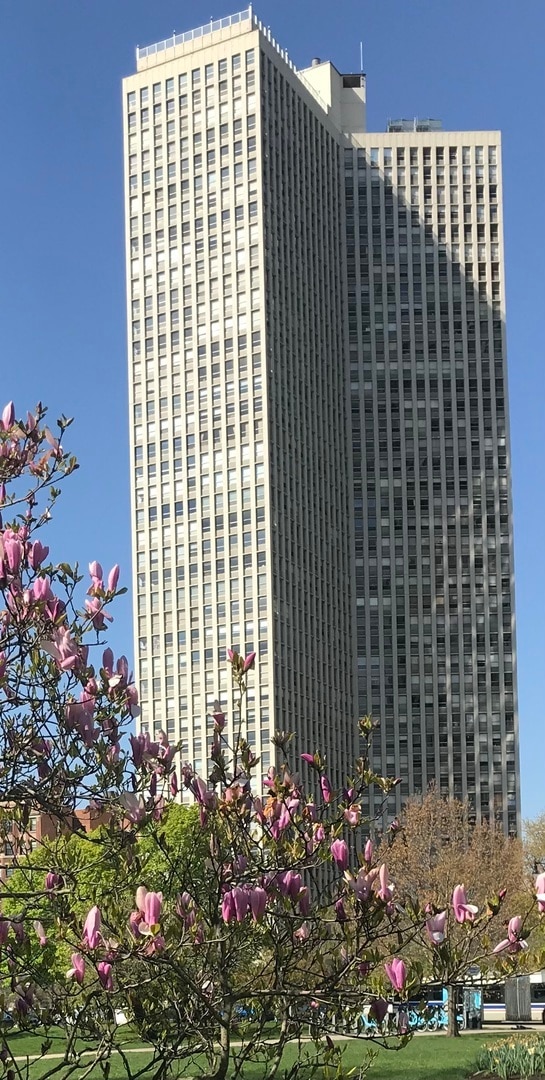 Building Photo - 2626 N Lakeview Ave