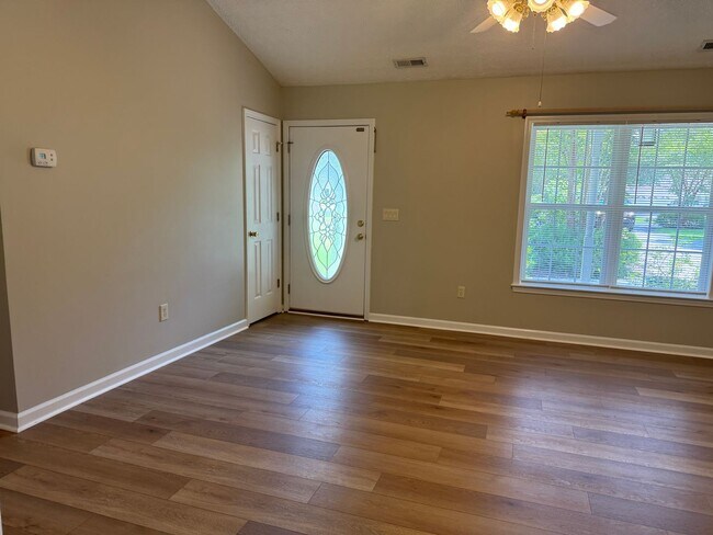 Foto del edificio - Sweet Home in Tucker Creek Estates