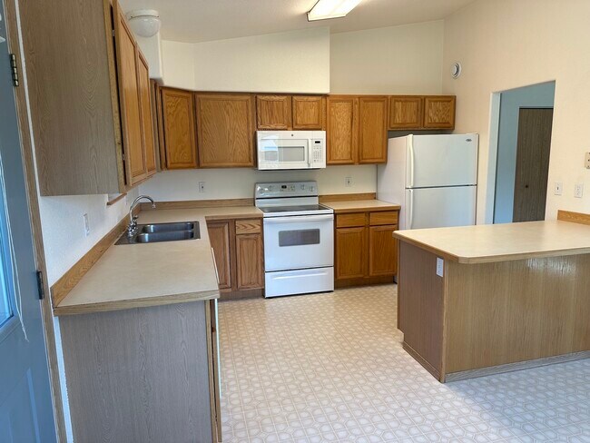 Kitchen - 3435 Laurance Rd
