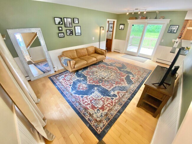 Foto del edificio - 3 Bedroom Home Colchester Available 8/15th!