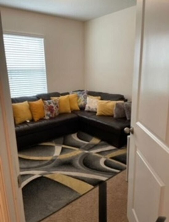 Foto del edificio - 9745 Hound Chase Dr