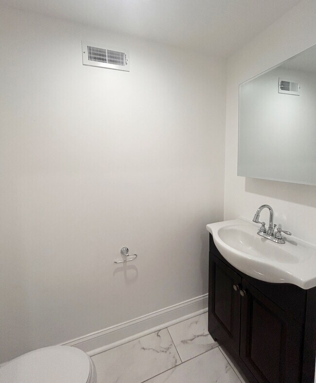 Foto del edificio - 1241 Orthodox St