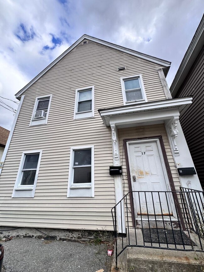 Building Photo - 17 Bassett St