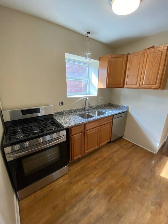 Foto del edificio - 2817 N Clybourn Ave