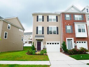 Building Photo - 9521 Elizabeth Howe Ln