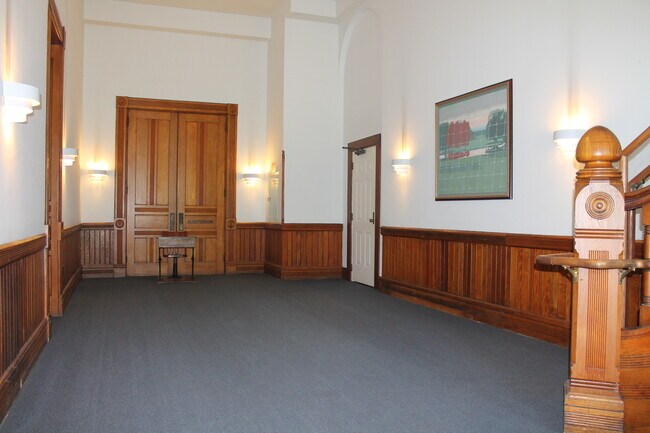 common entrance - 27 Hillside Pl