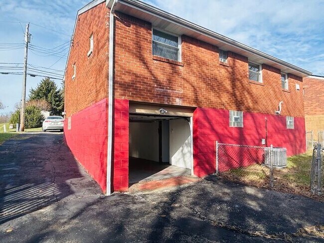 Building Photo - 194 Mary Ellen Dr