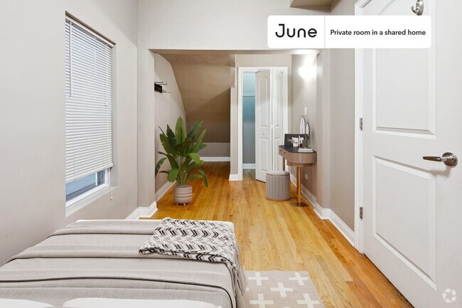 Building Photo - Private bedroom in 3 bed/1 bath Home