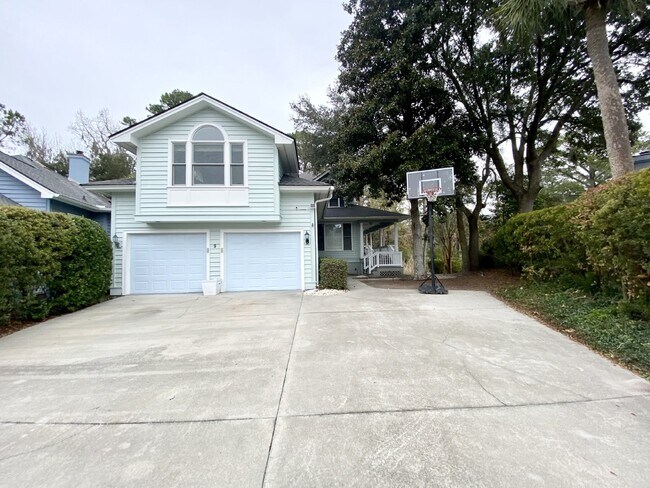 Building Photo - Moss Creek Home with a Gorgeous Water View!