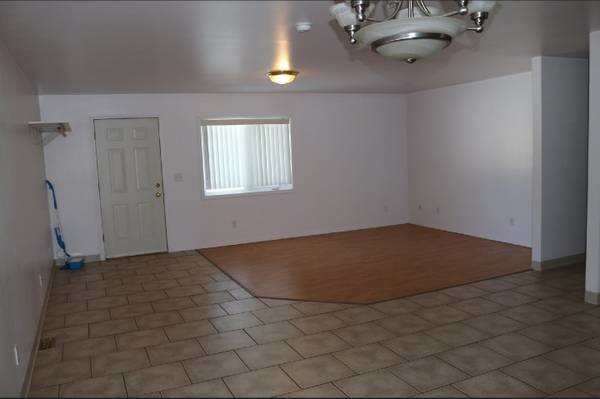 Building Photo - 2121 Free Wright Ln