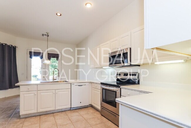 Foto del edificio - Stunning 2-beds, 2-baths home located in t...