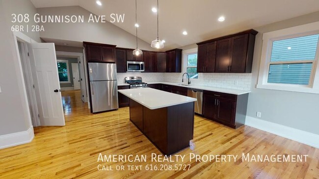 Building Photo - 308 Gunnison Ave SW