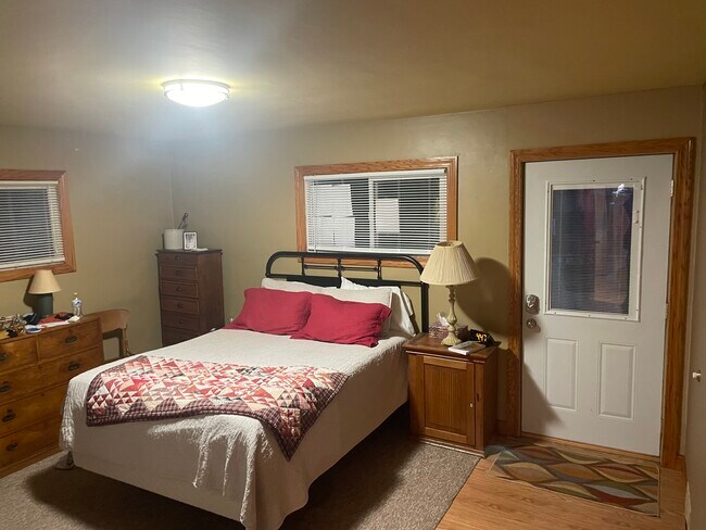 Foto del edificio - 304 N Rapids Rd