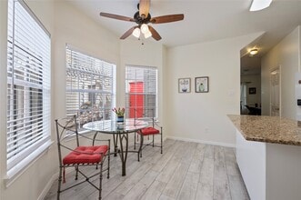 Building Photo - 2060 Glencove Dr