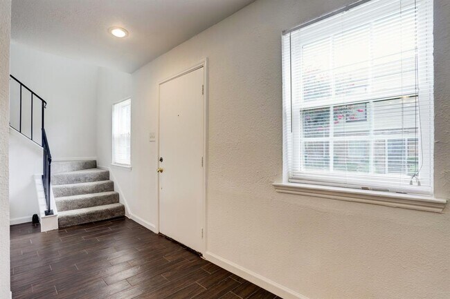 Foto del edificio - 14649 Perthshire Rd