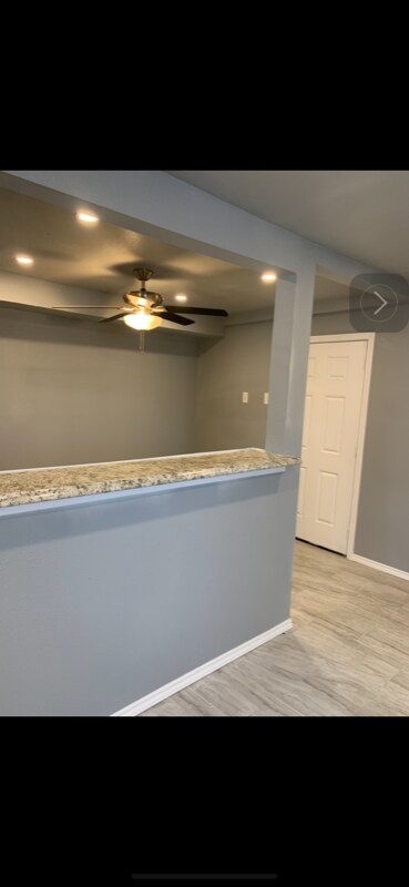 Building Photo - 2113 Saladia St