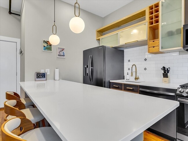 Building Photo - 281 Essex St