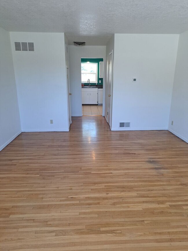 Foto del edificio - 3 BED 2 BATH SINGLE FAMILY HOME IN *CONVENIENTLY* LOCATED ALBUQUERQUE NEIGHBORHOOD!