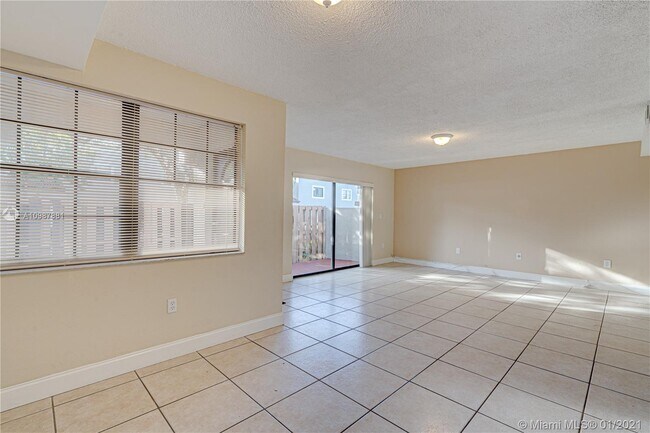 Building Photo - 10535 SW 154th Ct