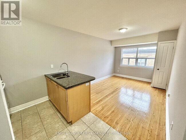 Photo du bâtiment - 11 Thirty Third St