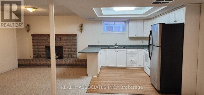 Building Photo - 41 Lawnview Dr