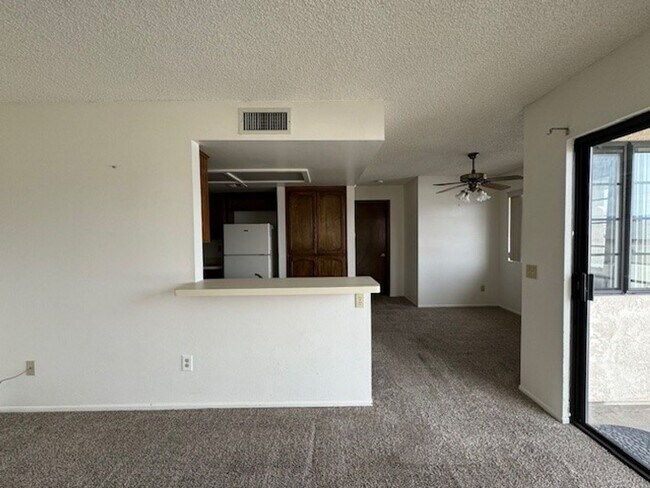 Building Photo - 1 BR 1Ba  Condo-Gated entrance, Includes M...