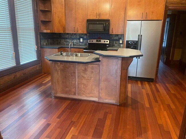 Building Photo - 2 br, 1 bath House - 901 E Bowie St