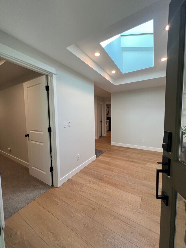 Foto del edificio - 4 Bedroom Home in Awbrey Butte Neighborhood – Unfurnished, Short Lease