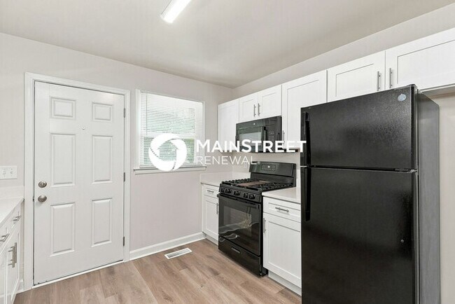 Building Photo - 3 Bedroom Pet-Friendly Home in Charlotte, NC with Main Street Renewal