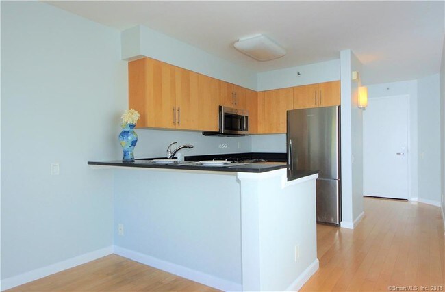 Building Photo - 25 Forest St