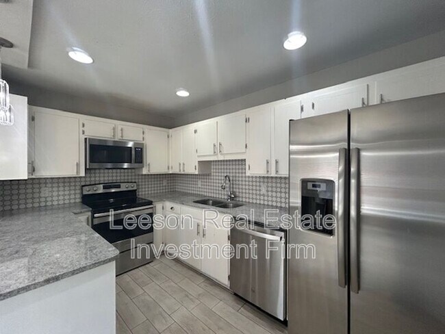 Foto del edificio - 3434 Stonebrook Pl