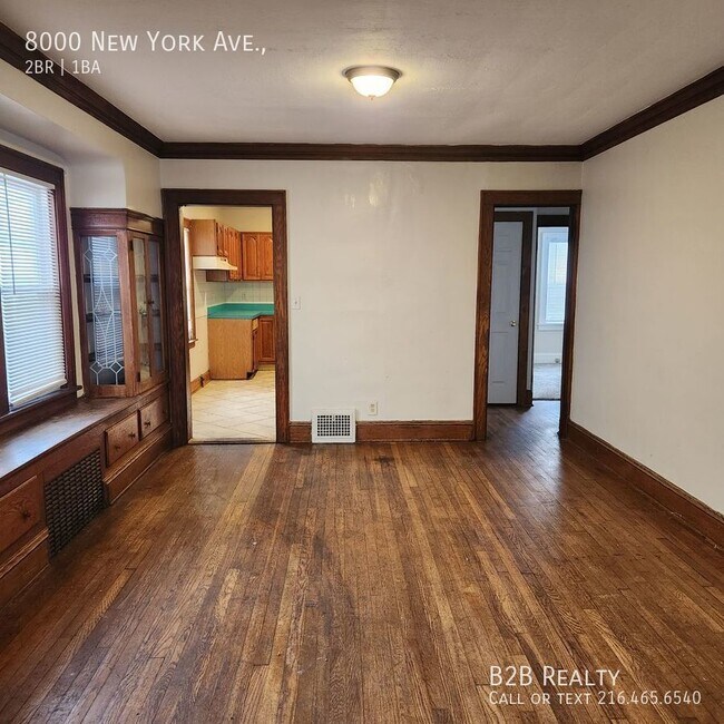 Building Photo - Spacious 2 bed/ 1 bath Single Family Home