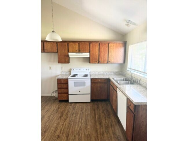 Building Photo - 3 BEDROOM IN MESQUITE**** SKYLINE SUBDIVIS...