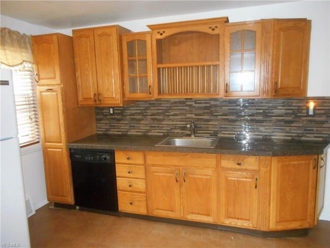 Building Photo - 17201 Lotus Dr