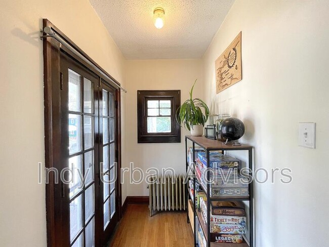 Building Photo - 713 E 33rd St